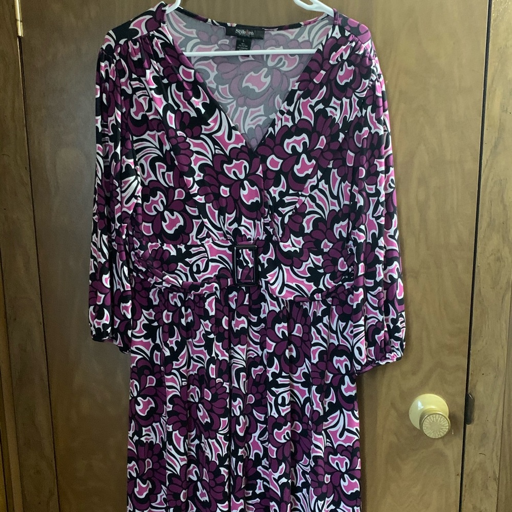Purple/pink/black pattern knee length dress
